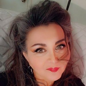 Meet your Posher, Suzanne